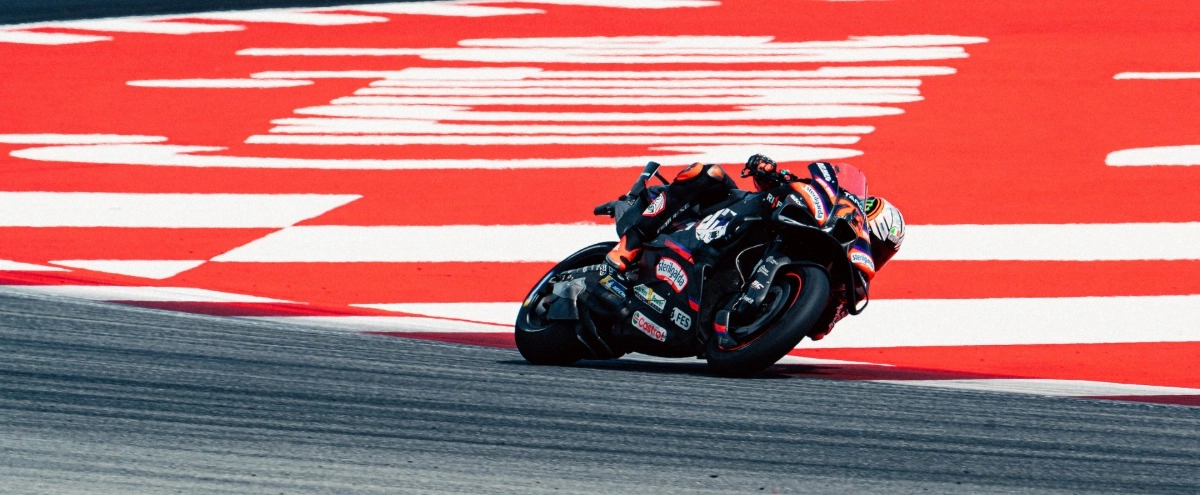 CUARTO PUESTO PARA APRILIA RACING EN UNA CARRERA CAÓTICA EN MONTMELÓ